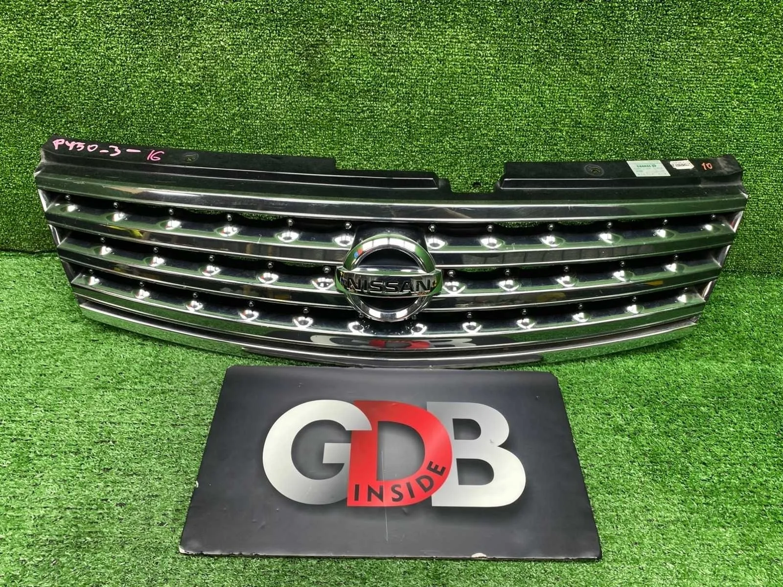 Решетка радиатора Nissan Fuga 62310EG600 Y50