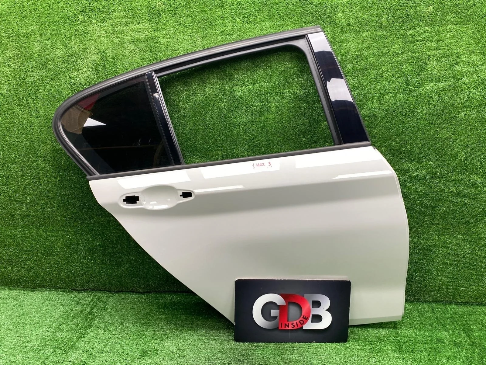 Дверь BMW 1 series 2012 41527284516 F20 N13B16A, задняя правая