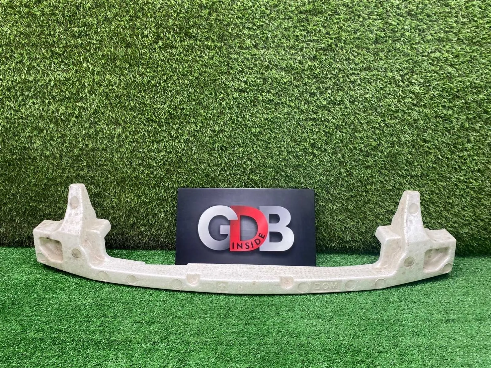 Абсорбер бампера Nissan Fuga 62090EJ70B Y50, передний