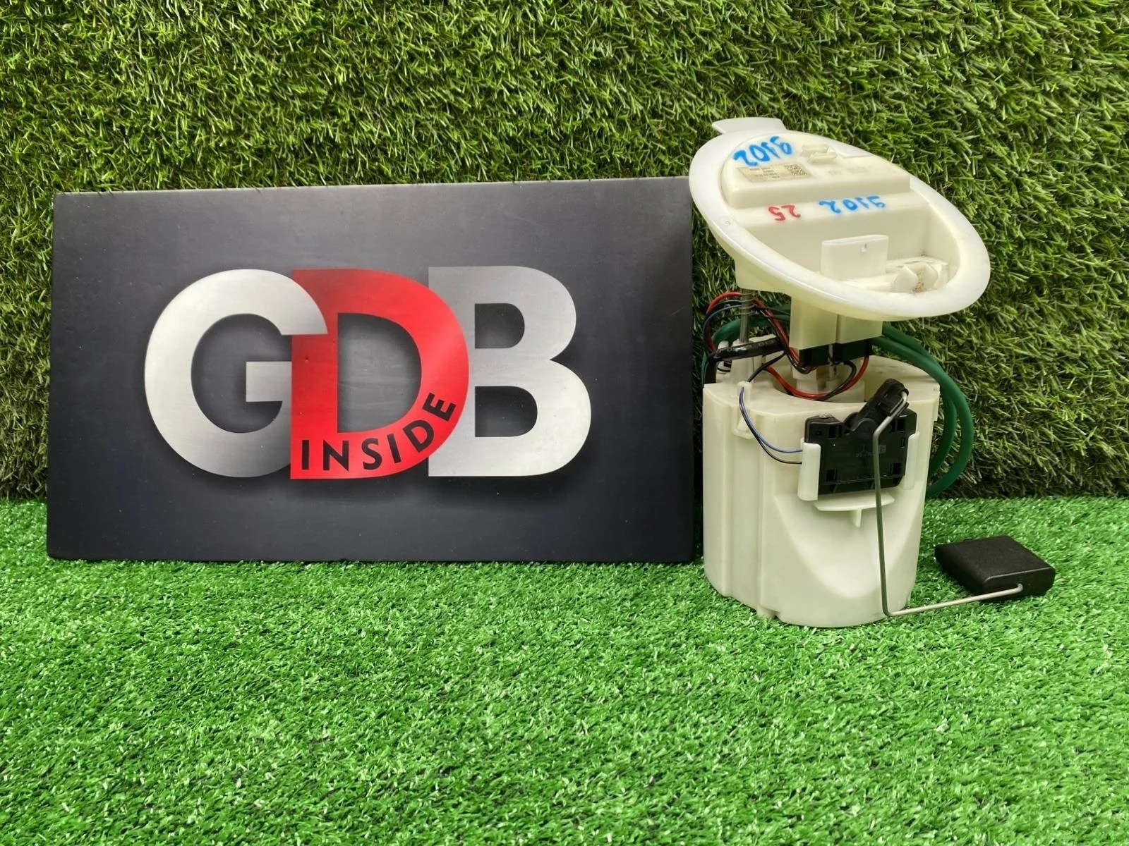 Топливная станция с насосом Mercedes-Benz C-Class A2044700294 W204 M271, задняя