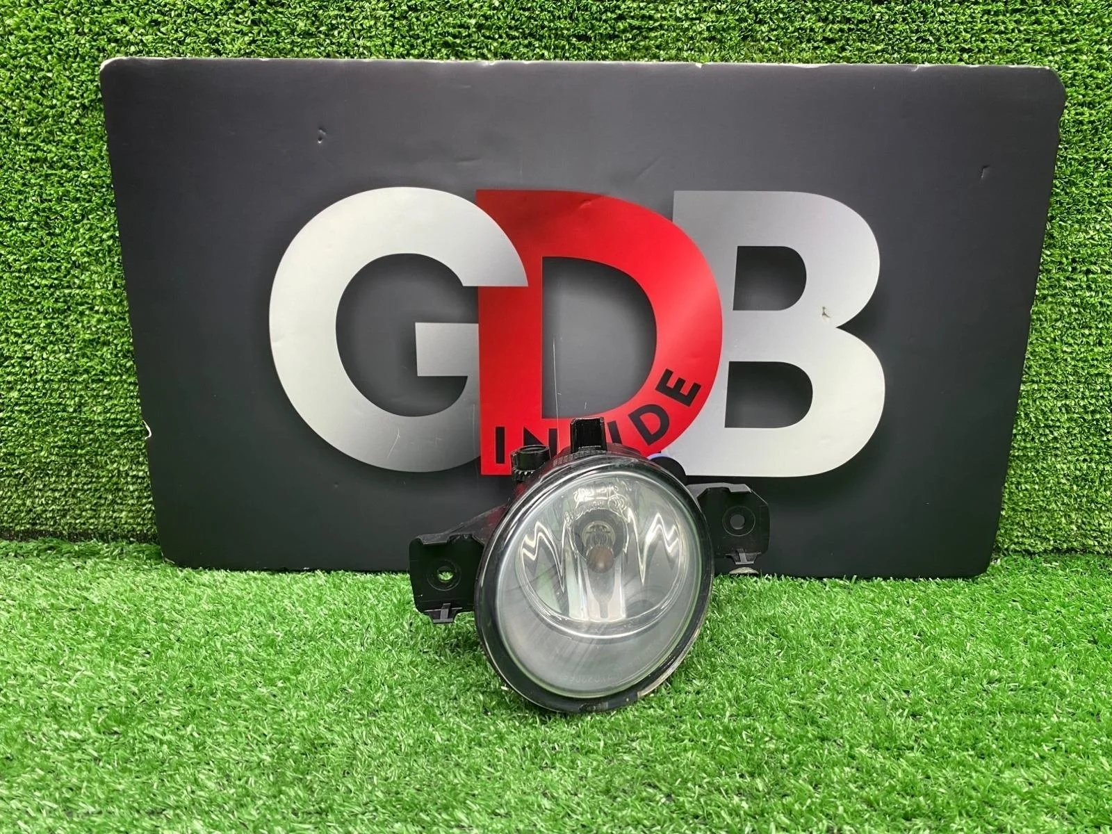 Фара противотуманная (ПТФ) Nissan Fuga 261508990A Y50, передняя правая