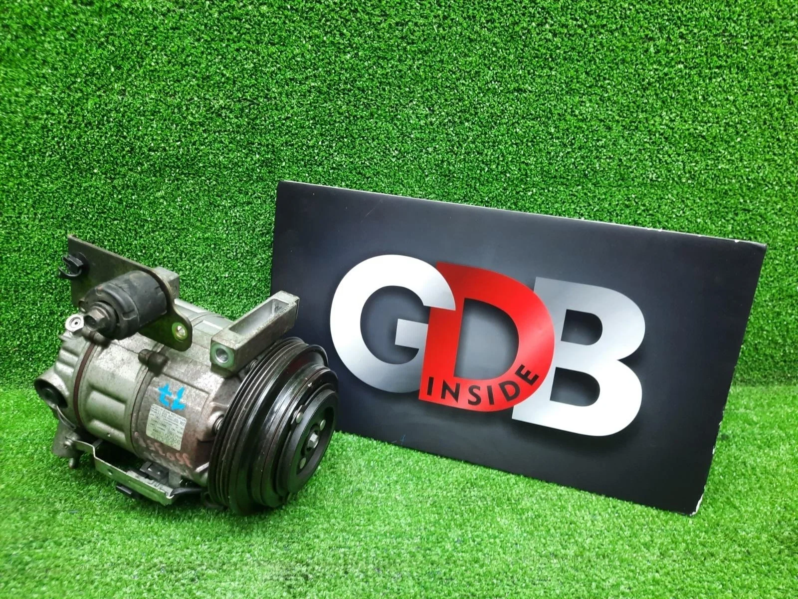 Компрессор кондиционера Nissan Fuga 92600EG00A Y50 VQ35DE