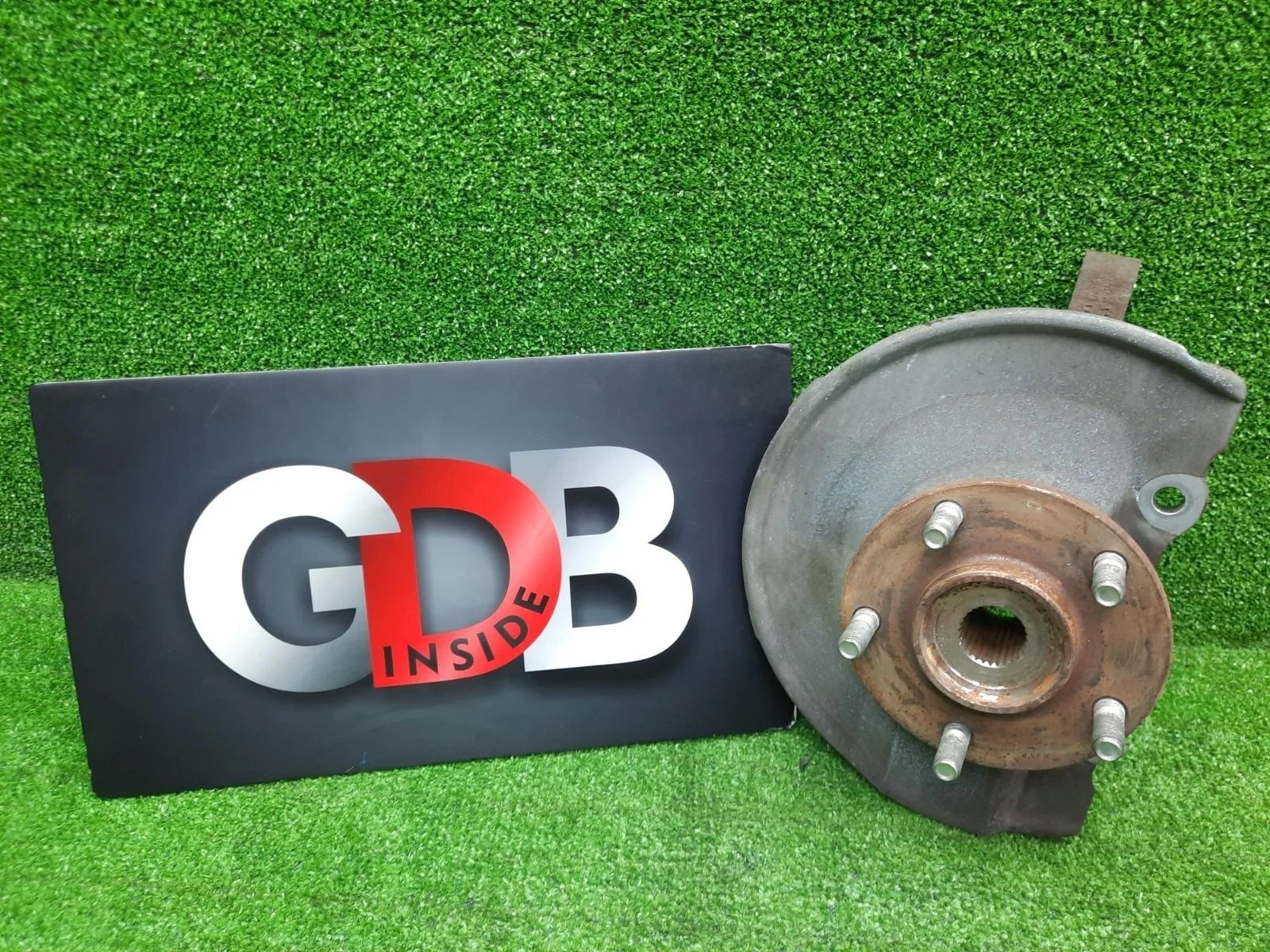 Ступица Mitsubishi Outlander 2013 3870A008 GF8W 4J12, передняя правая