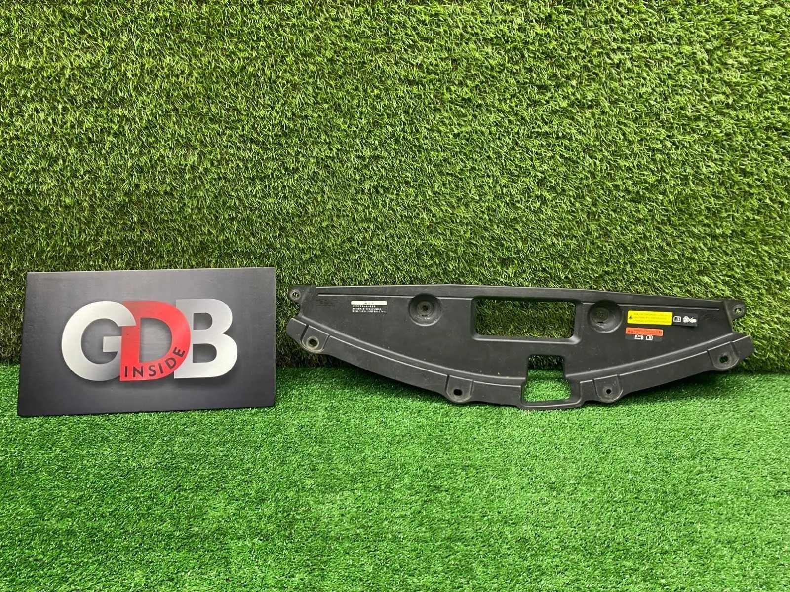 Накладка на радиатор Nissan Teana 620783TS0A L33