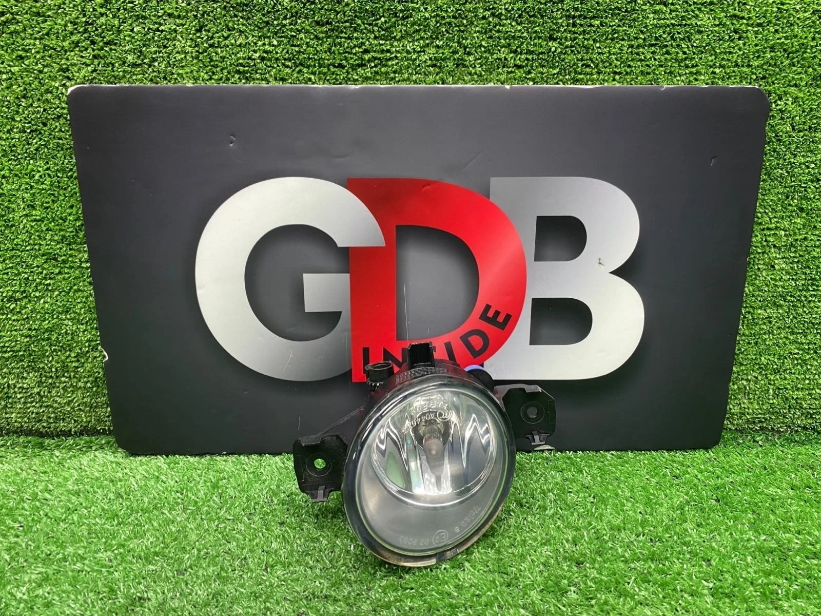 Фара противотуманная (ПТФ) Nissan Fuga 261508990A Y50, передняя правая