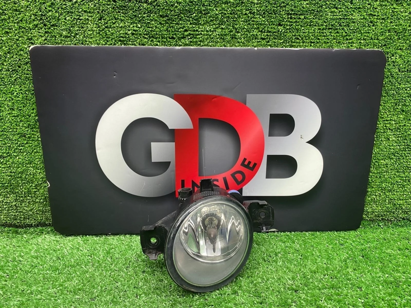 Фара противотуманная (ПТФ) Nissan Fuga 261508990A Y50, передняя правая