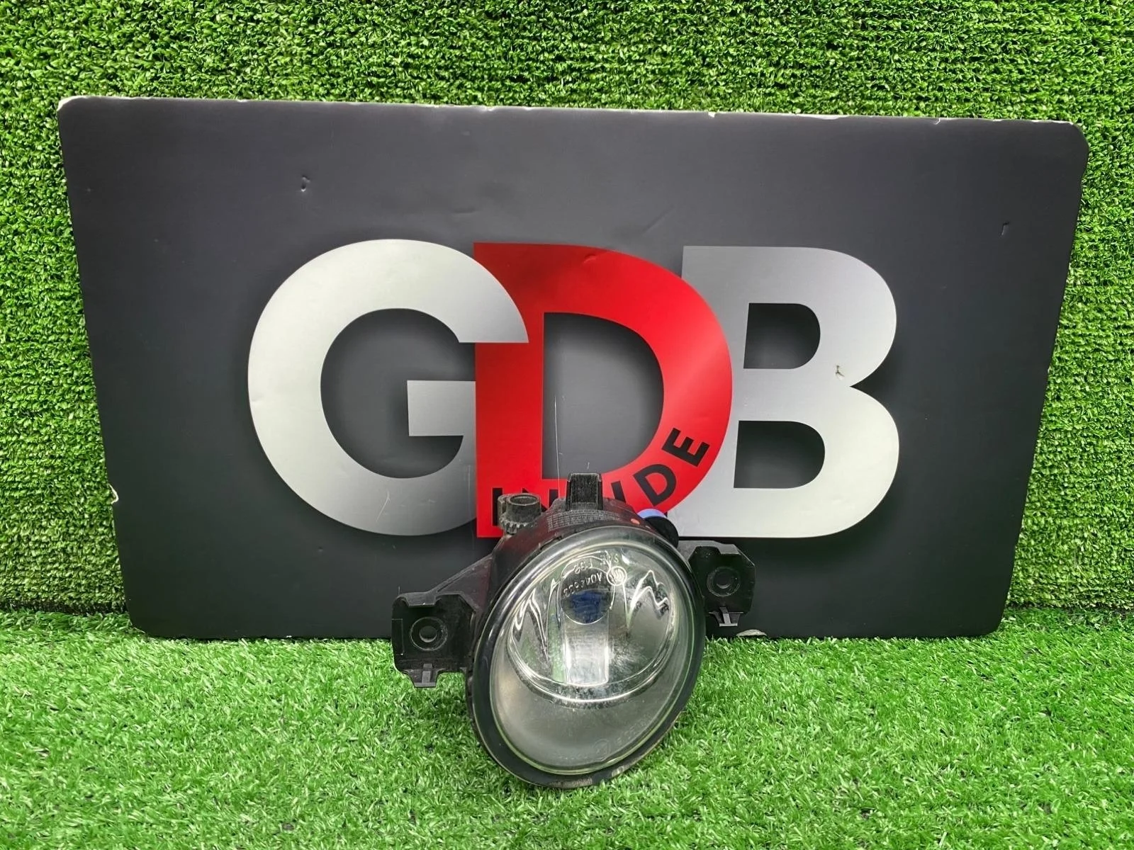 Фара противотуманная (ПТФ) Nissan Fuga 261508990A Y50, передняя правая