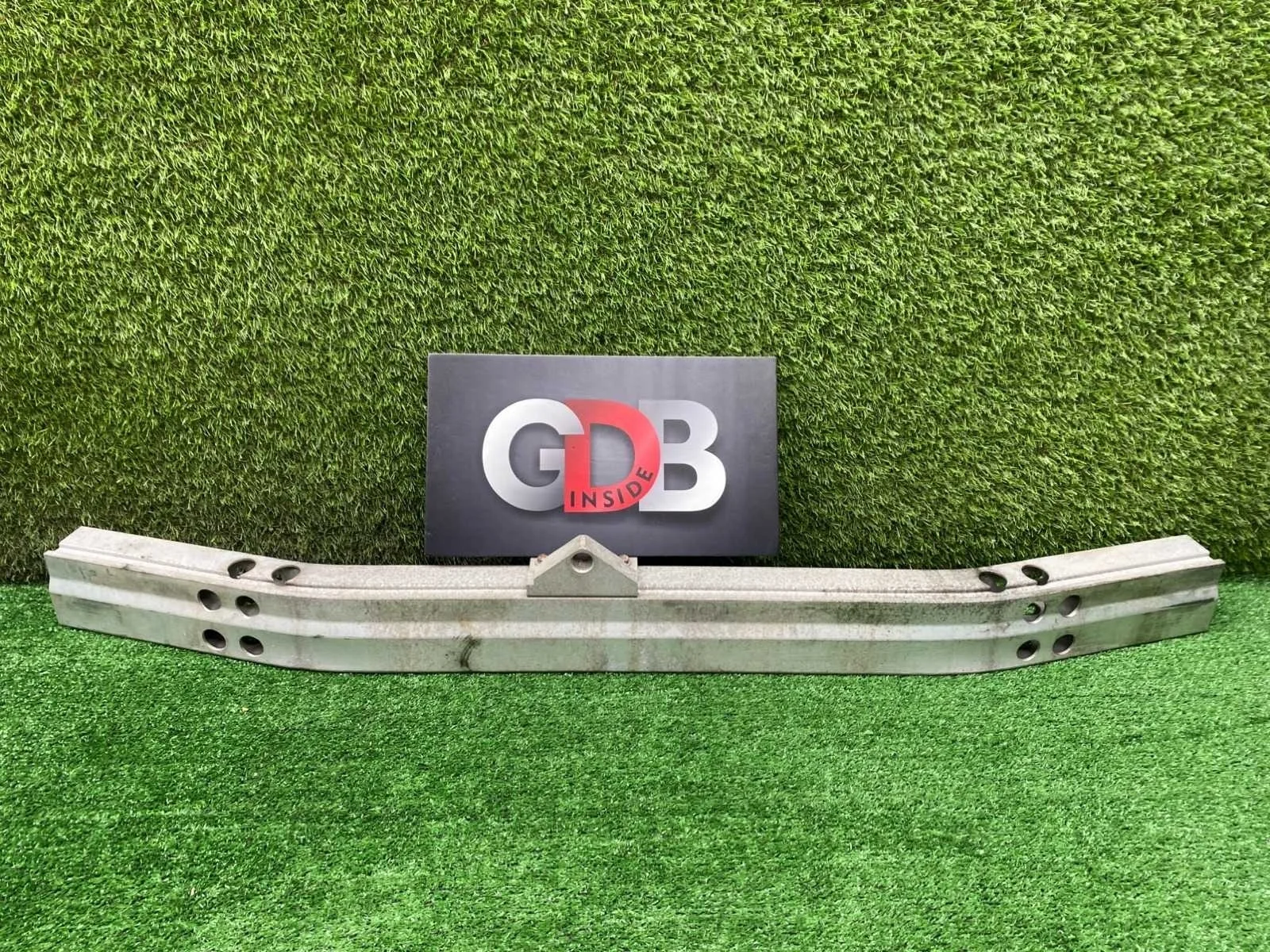 Усилитель бампера Nissan Fuga 92600EG00A Y50