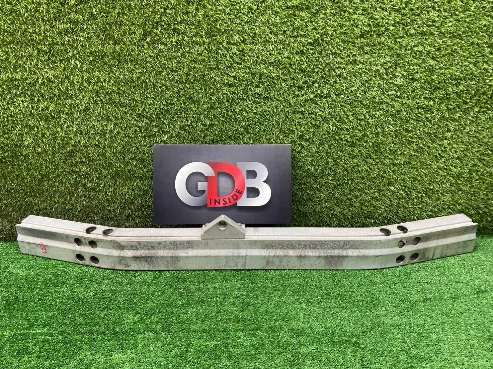 Усилитель бампера Nissan Fuga 62030EG000 Y50, передний