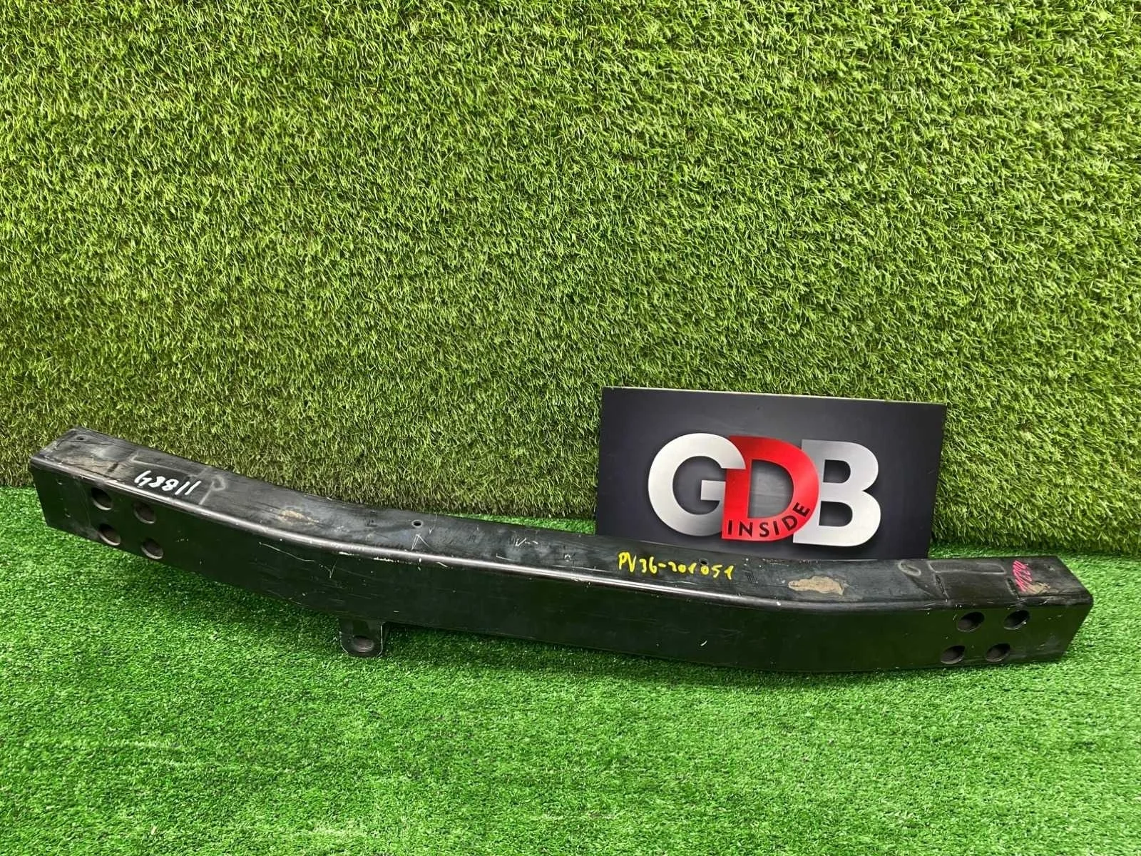 Усилитель бампера Nissan Skyline G35 62030JK000 PV36, передний