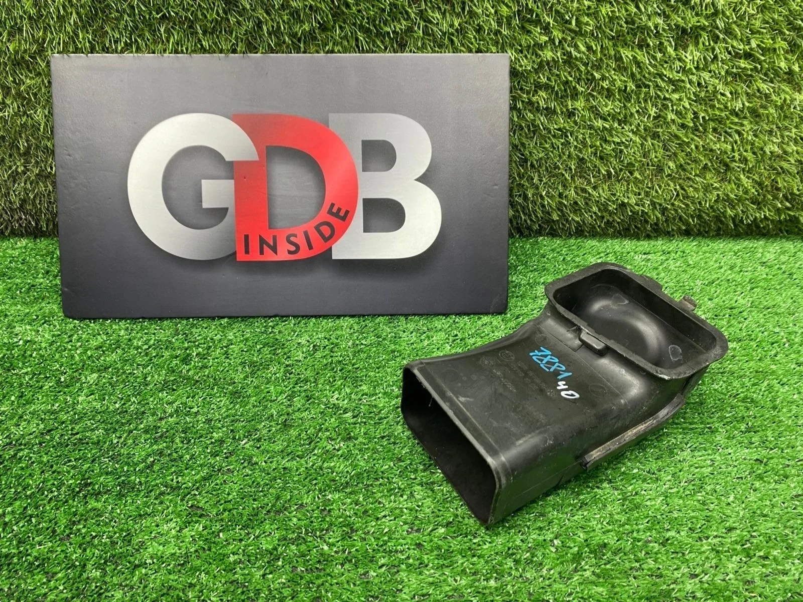 Воздухозаборник BMW 5 series 2011 13717577471 F11 N52B25AF