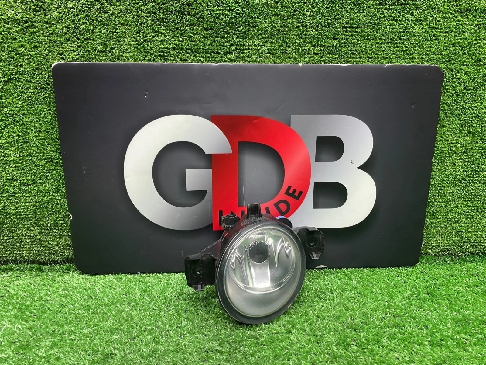 Фара противотуманная (ПТФ) Nissan Fuga 261508990A Y50, передняя правая