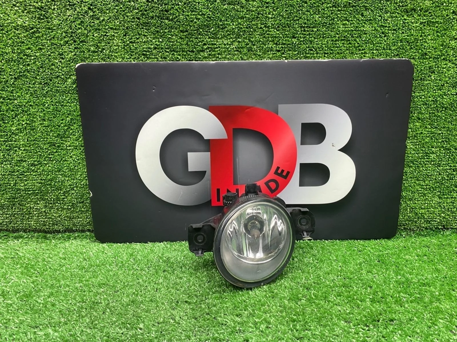 Фара противотуманная (ПТФ) Nissan Fuga 261508990A Y50, передняя правая