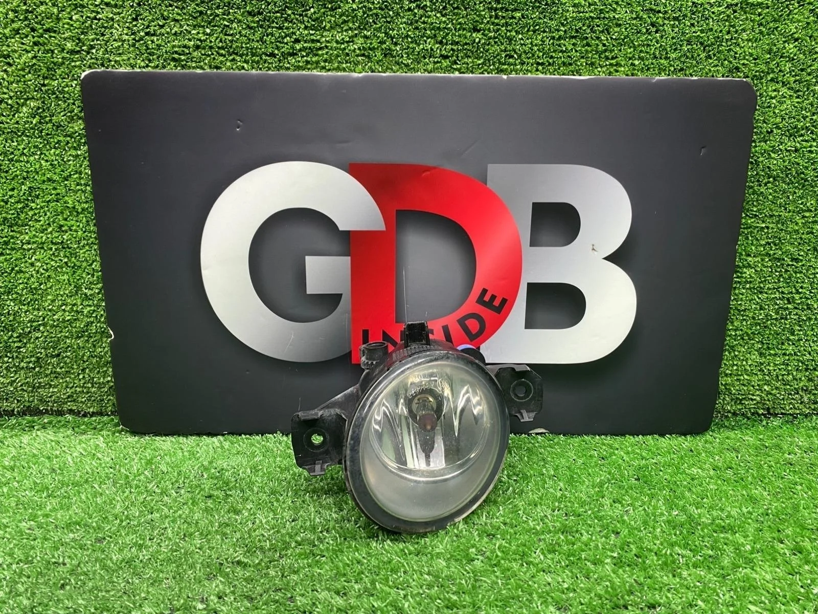 Фара противотуманная (ПТФ) Nissan Fuga 261508990A Y50, передняя правая