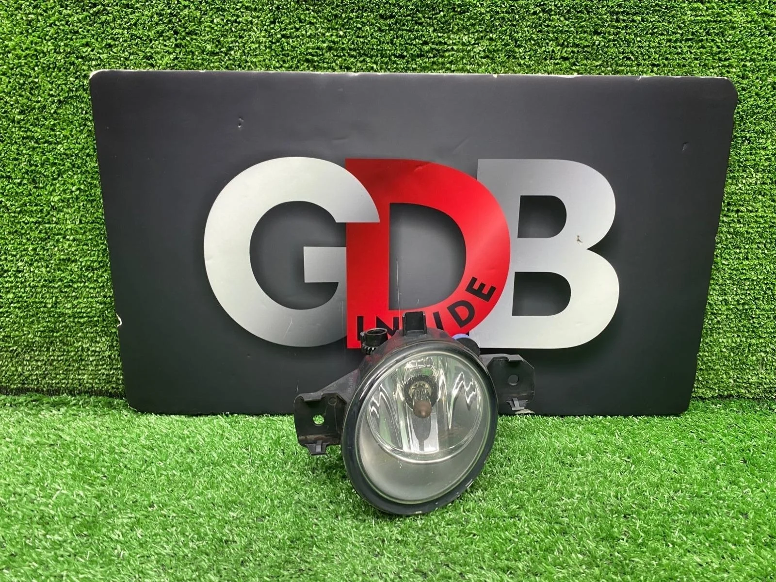 Фара противотуманная (ПТФ) Nissan Fuga 261508990A Y50, передняя правая