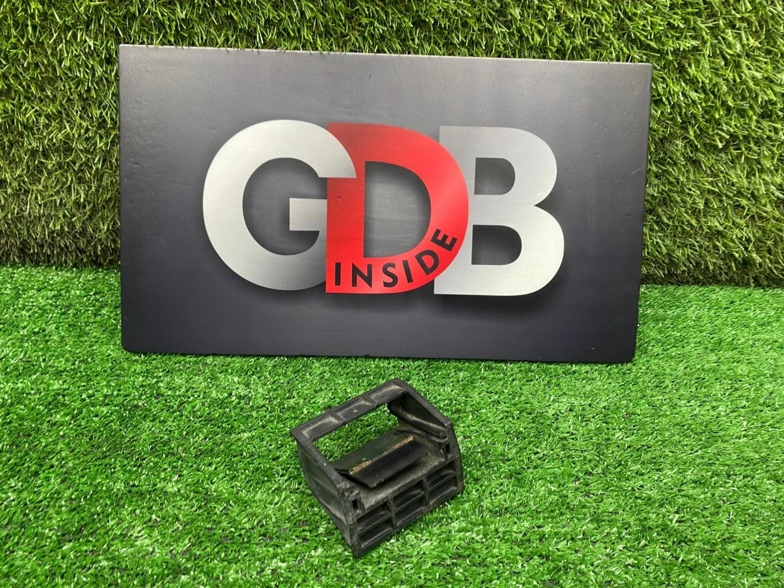 Кронштейн радиатора BMW X5 22.10.2013 17117533537 F15 N57D30A, передний