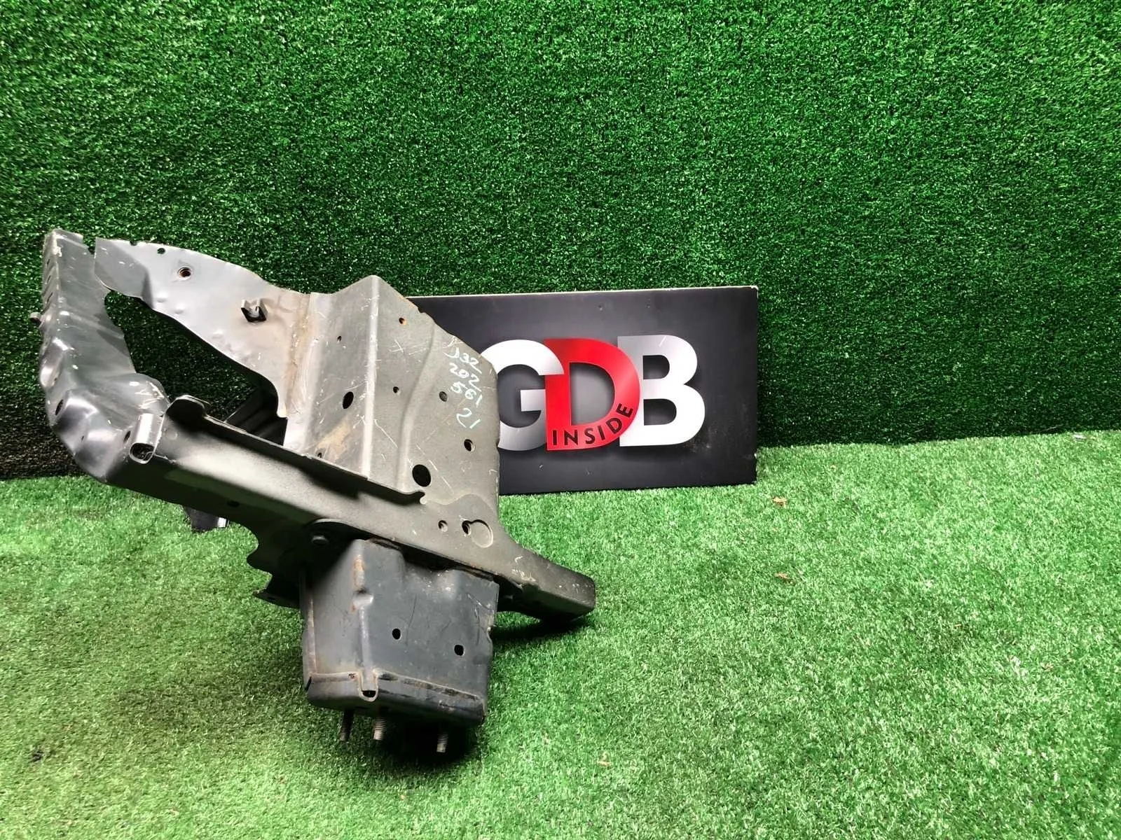 Лонжерон Nissan Teana 75110JN20A J32, передний правый