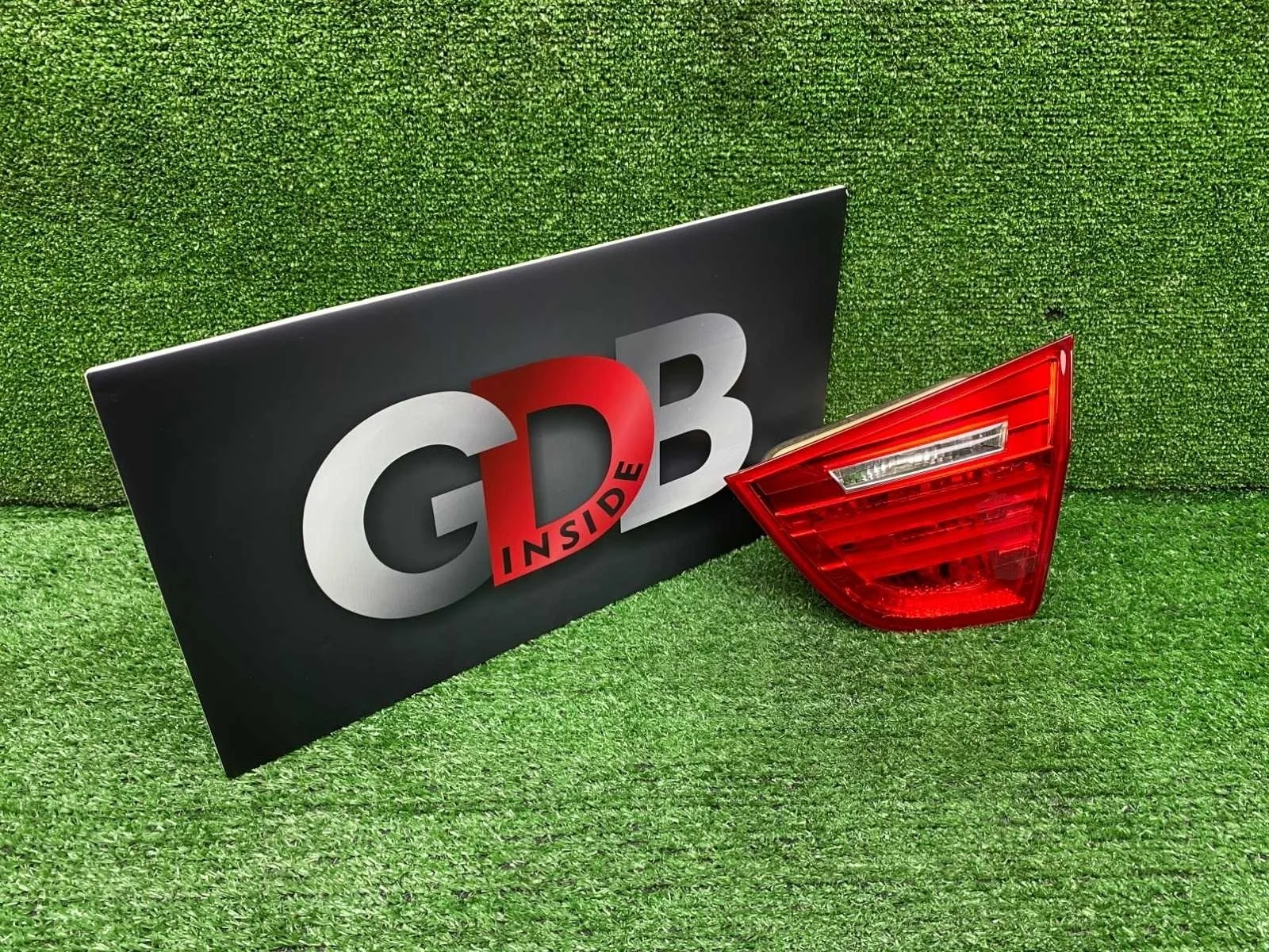 Фонарь внутренний BMW 3 series 04.11.2009 63217289428 E90 N46B20B, задний правый