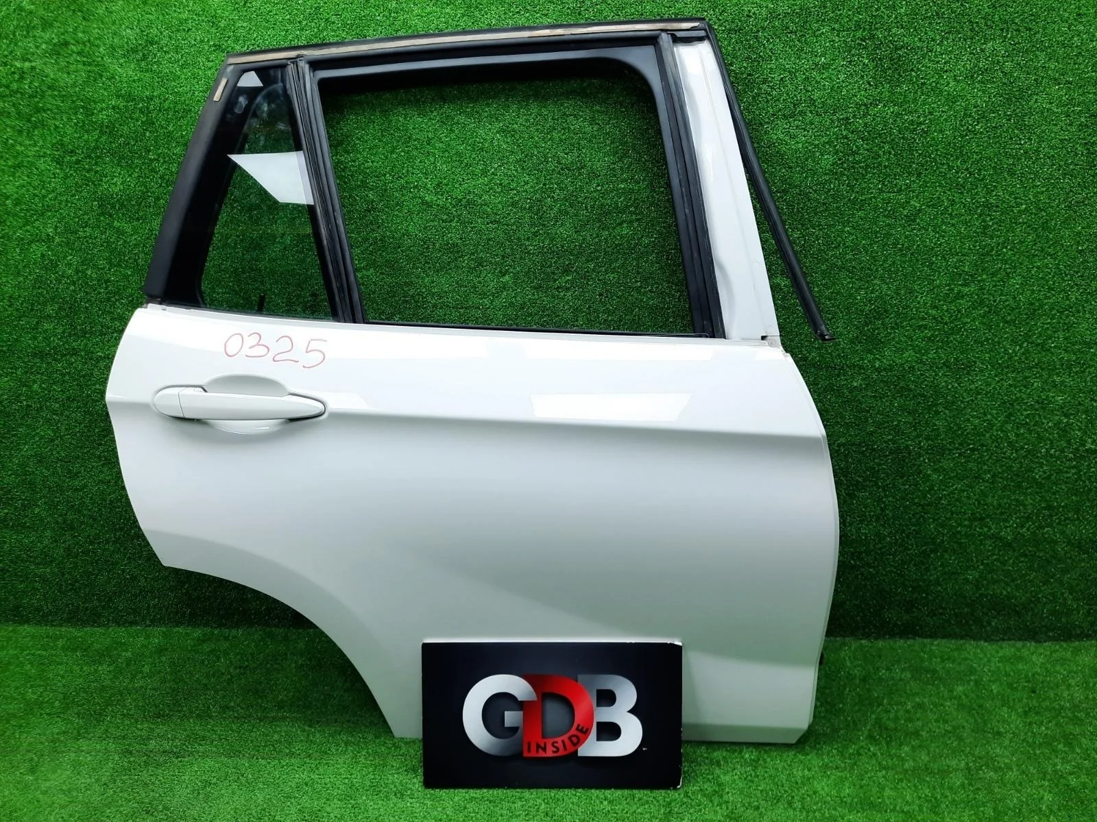 Дверь BMW X1 09.10.2014 41002993820 E84 N20B20A, задняя правая