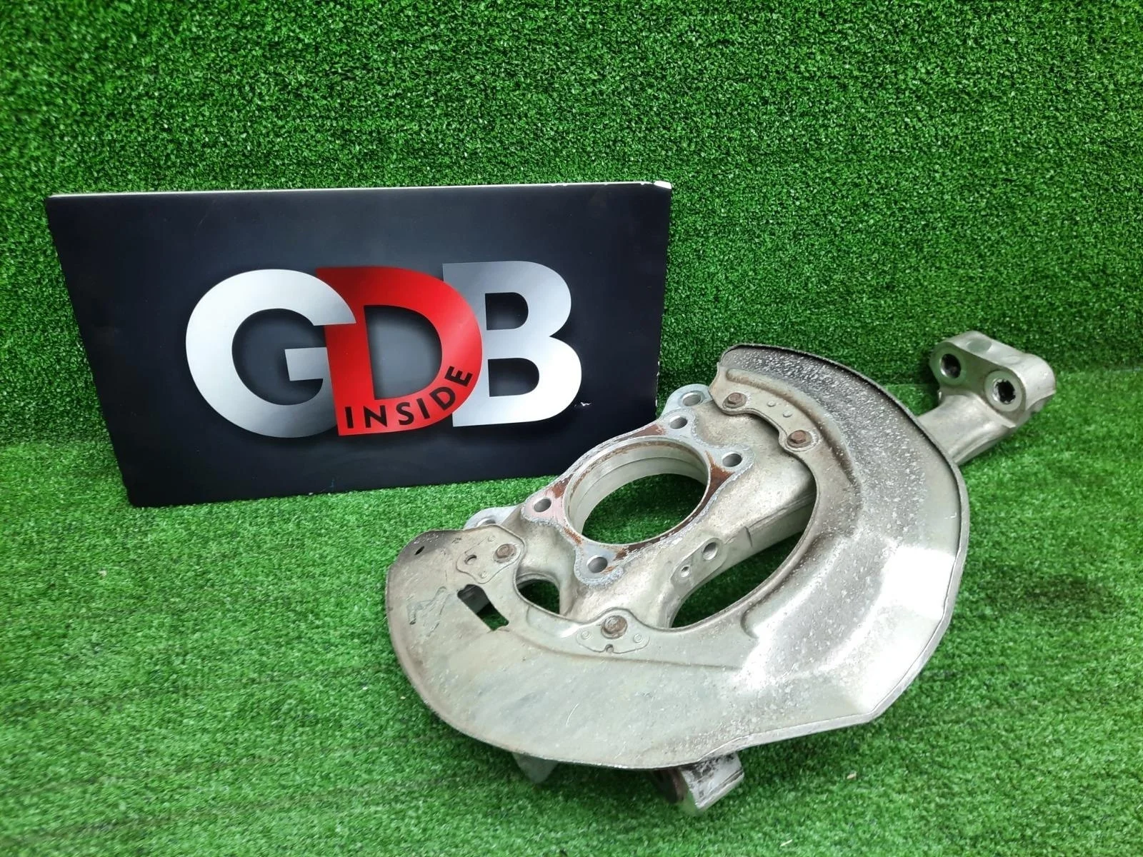 Кулак поворотный Lexus LS600H 11.2009 4320150040 UVF45 2UR-FSE, передний правый