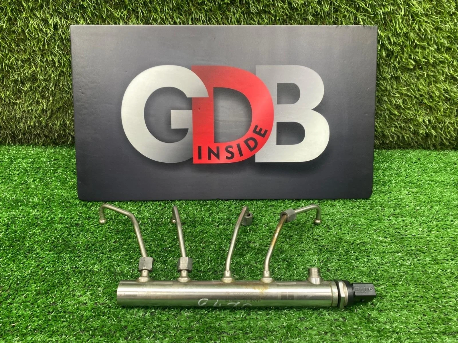 Топливная рейка Bmw X1 19.12.2012 13537585411 E84 N20B20A