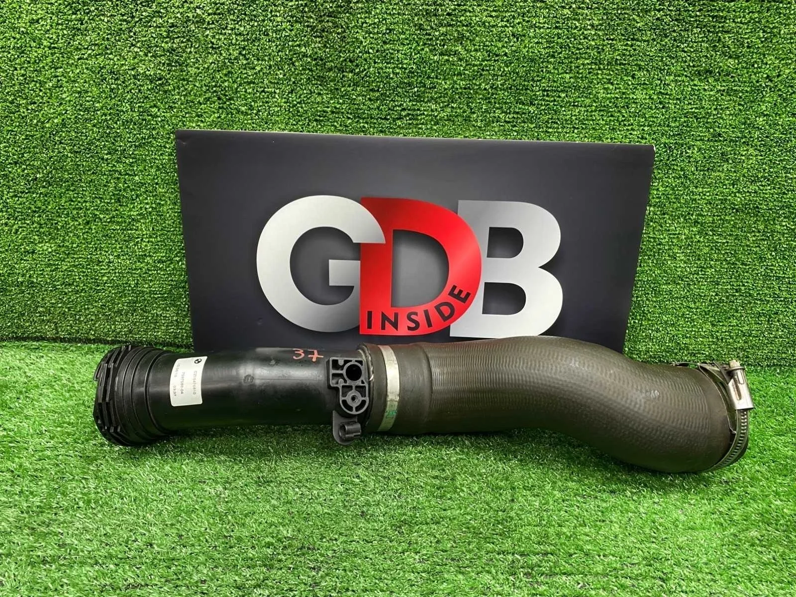 Патрубок системы охлаждения BMW 1 series 22.06.2015 13717597588 F20 N13B16A