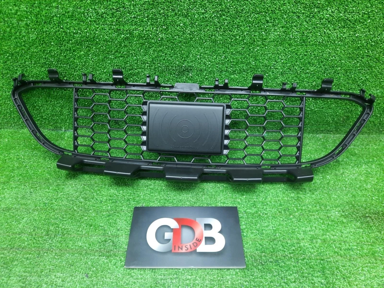 Решетка в бампер Bmw 3 Series 12.12.2017 51118068135 F30 B48B20A, передняя