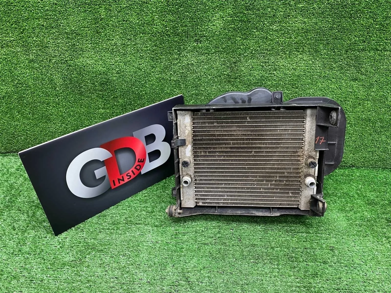 Радиатор дополнительный системы охлаждения BMW X5 17.09.2012 17117586544 E70 N57D30A