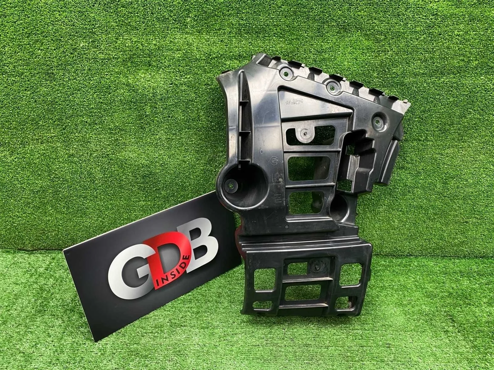 Кронштейн бампера BMW X1 10.11.2011 51122991780 E84 N20B20A, задний правый