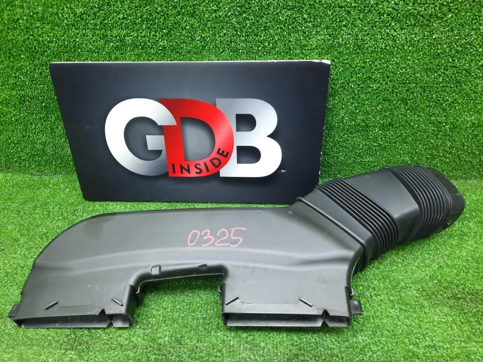 Воздуховод BMW X1 09.10.2014 13717588279 E84 N20B20A