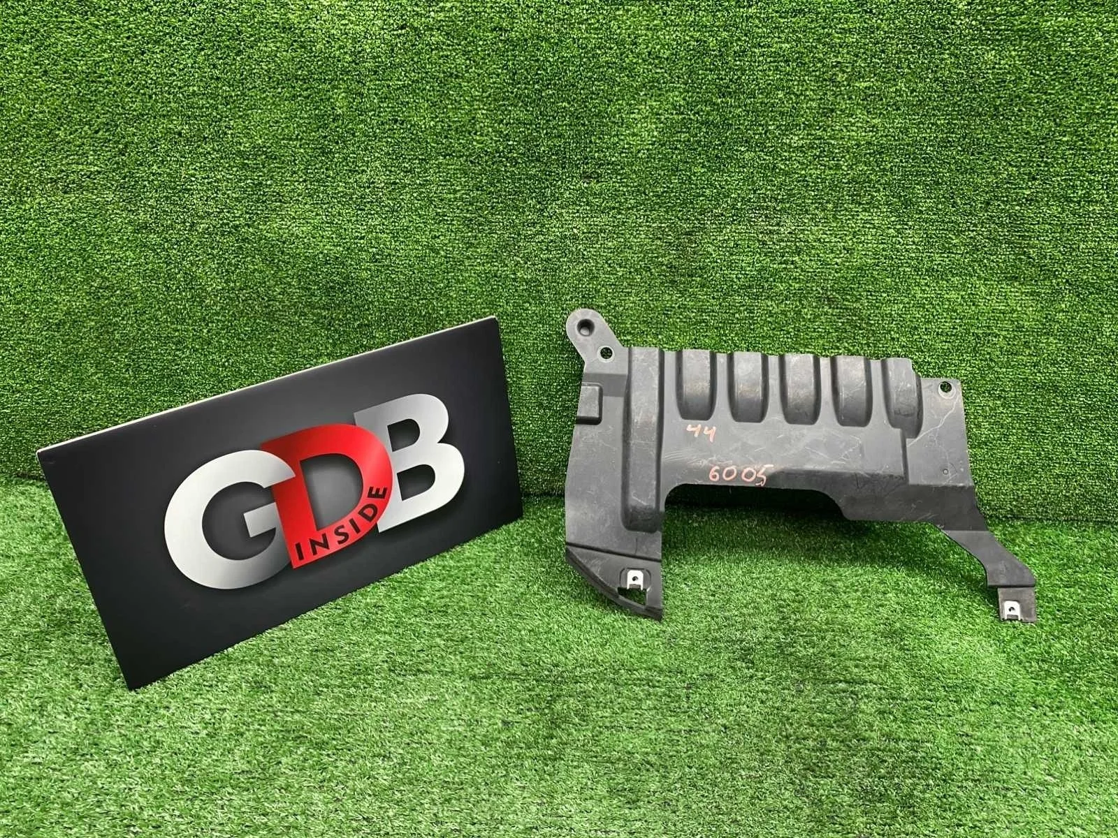 Накладка заднего бампера BMW X1 10.11.2011 51128037884 E84 N20B20A, задняя