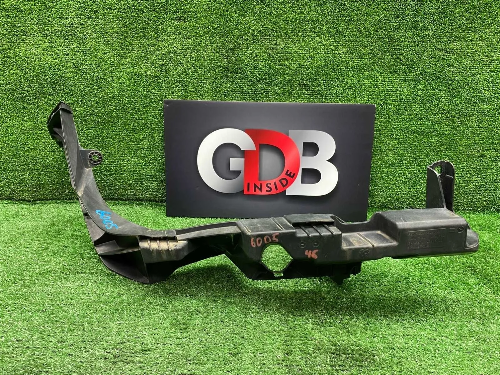 Кронштейн фары BMW X1 10.11.2011 51642990180 E84 N20B20A, передний правый