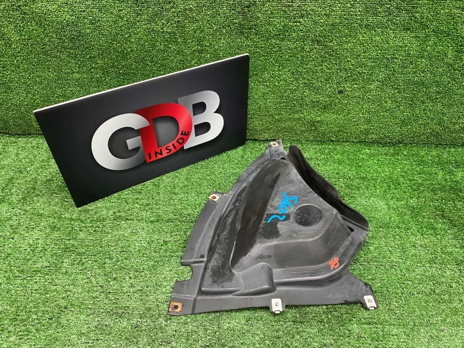 Подкрылок нижний BMW 1 series 22.06.2015 51717241847 F20 N13B16A, передний левый