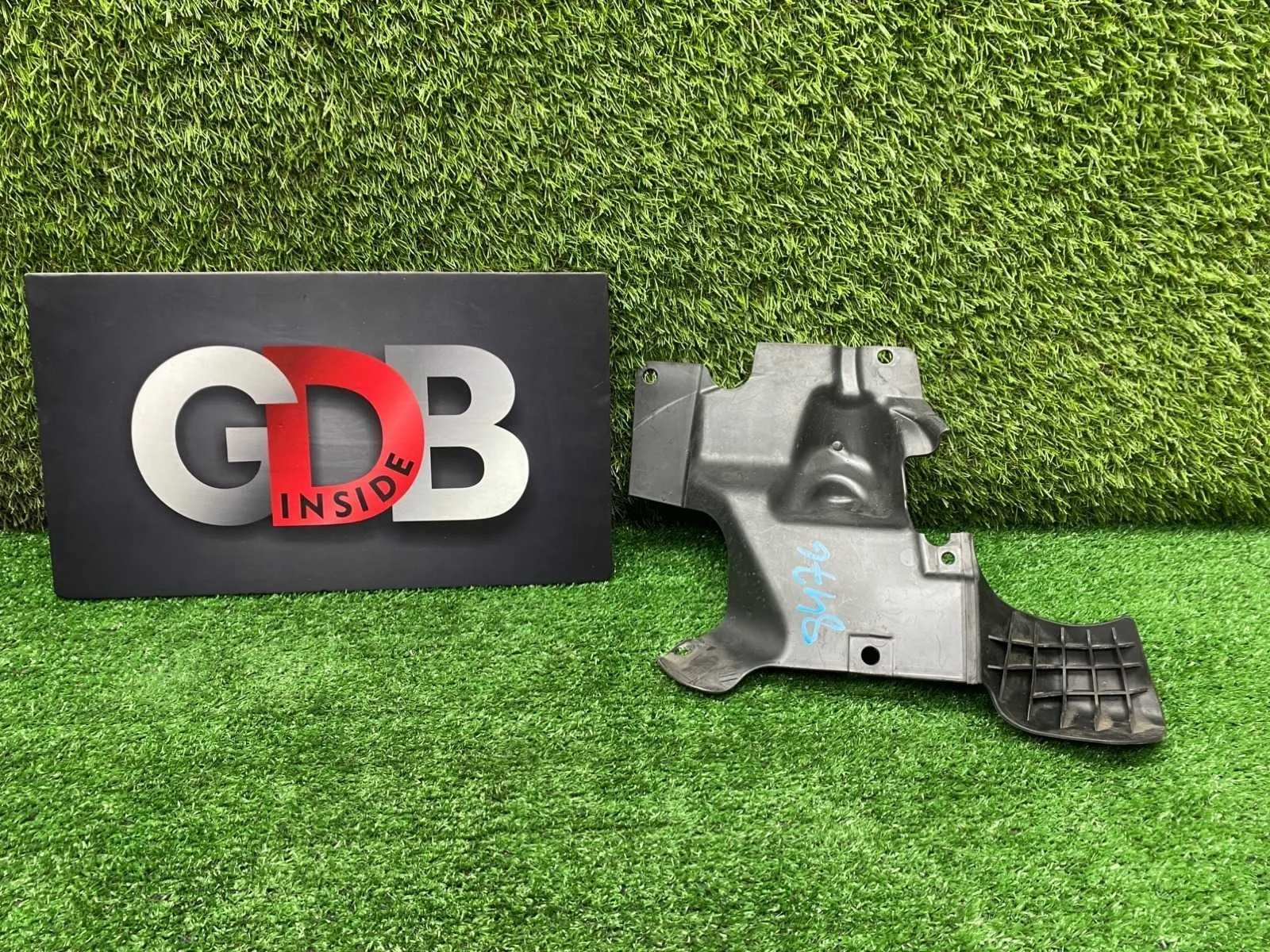 Пыльник ДВС BMW X1 19.12.2012 51712990819 E84 N20B20A, левый