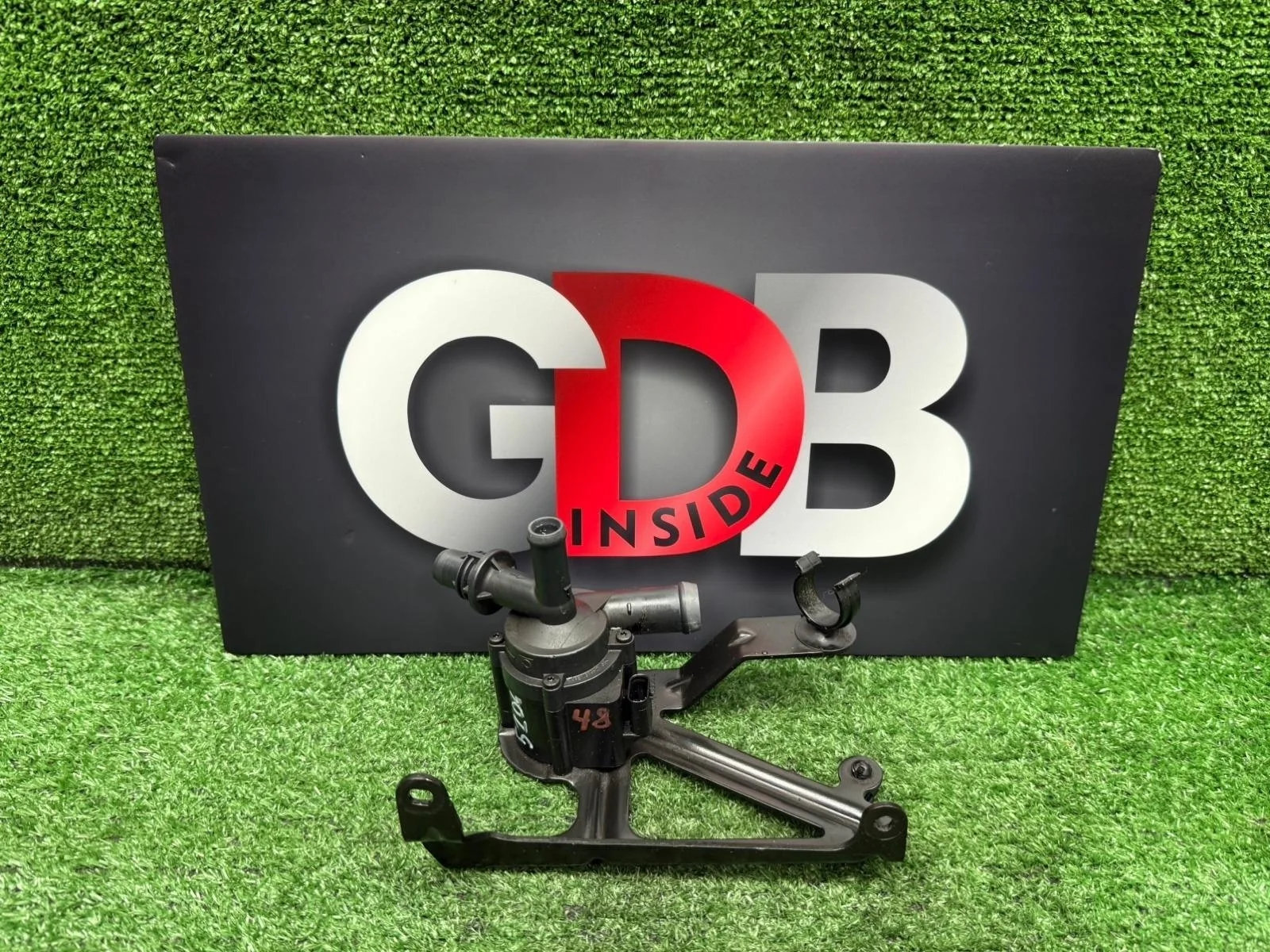 Насос охлаждающей жидкости Bmw 1 Series 22.06.2015 11518616992 F20 N13B16A