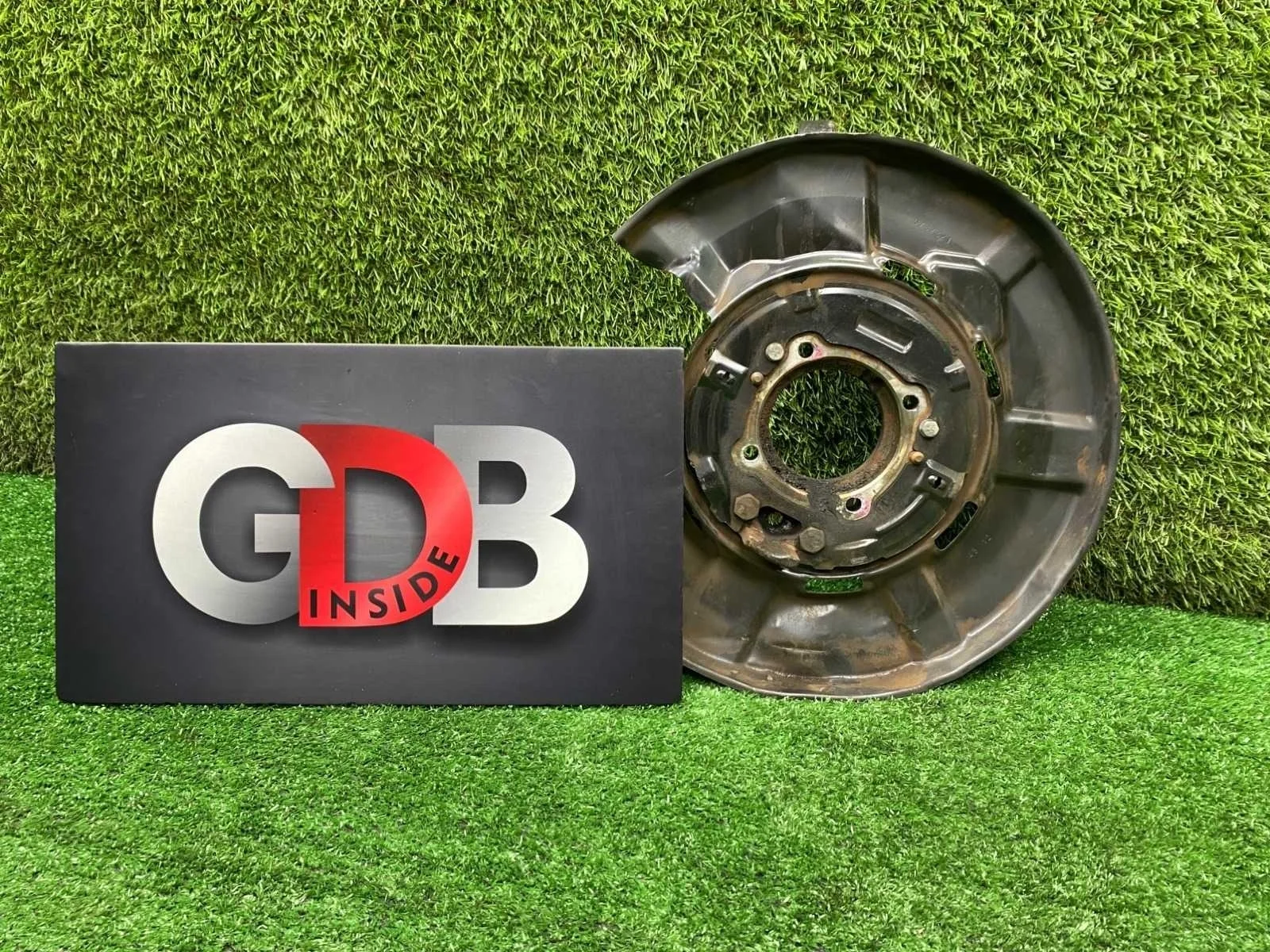 Кулак поворотный BMW X1 19.12.2012 33326788049 E84 N20B20A, задний левый