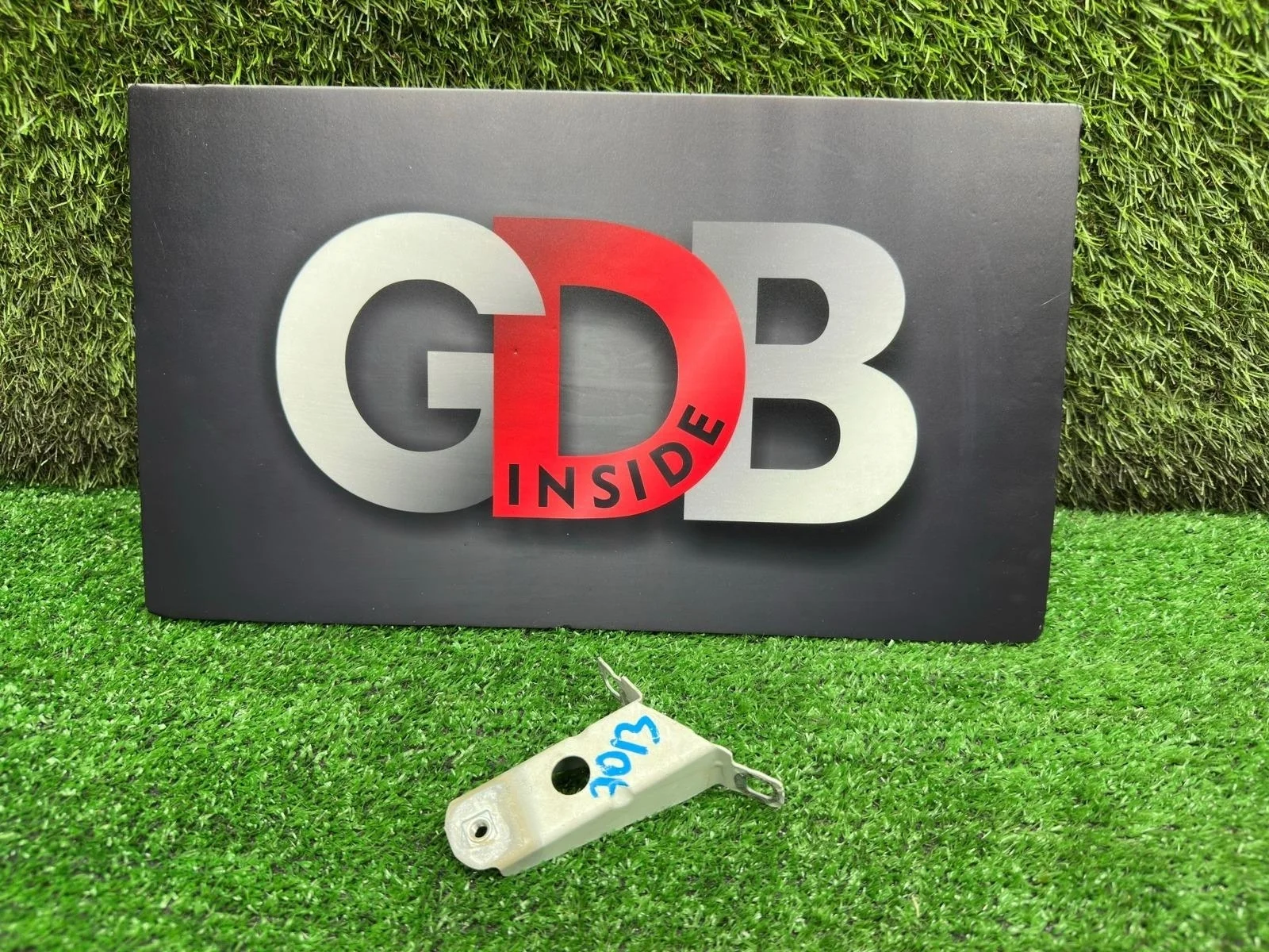 Кронштейн крыла BMW 3 series 04.03.2016 41358066938 F30 B48B20A, передний правый