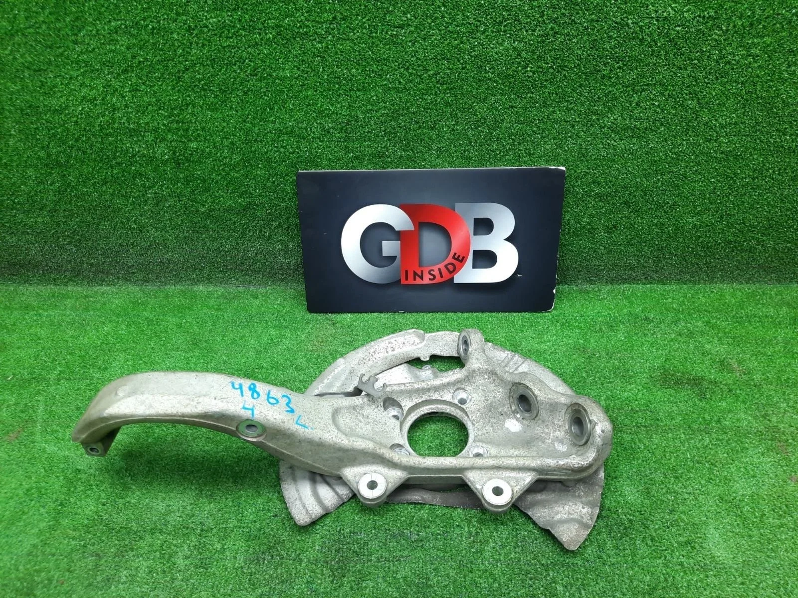 Кулак поворотный Bmw X5 10.07.2015 31216869869 F15 N57D30A, передний левый