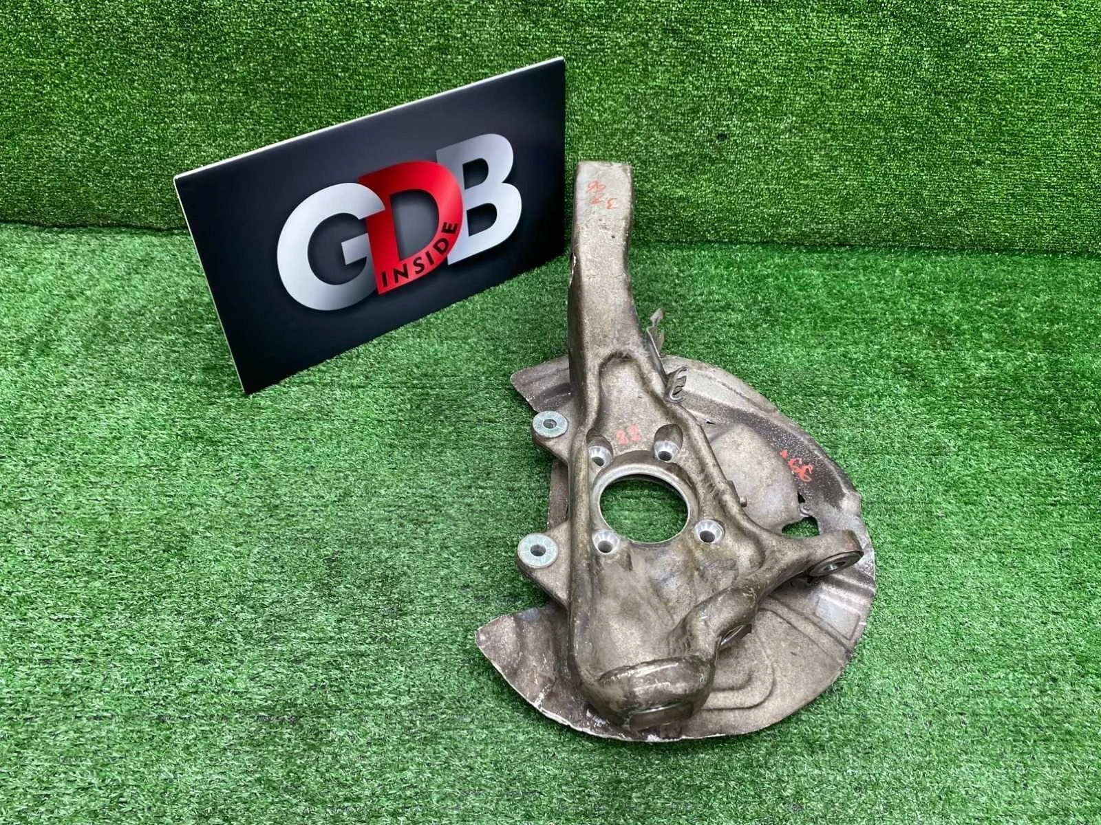 Кулак поворотный Bmw X5 17.09.2012 31216869869 E70 N57D30A, передний левый