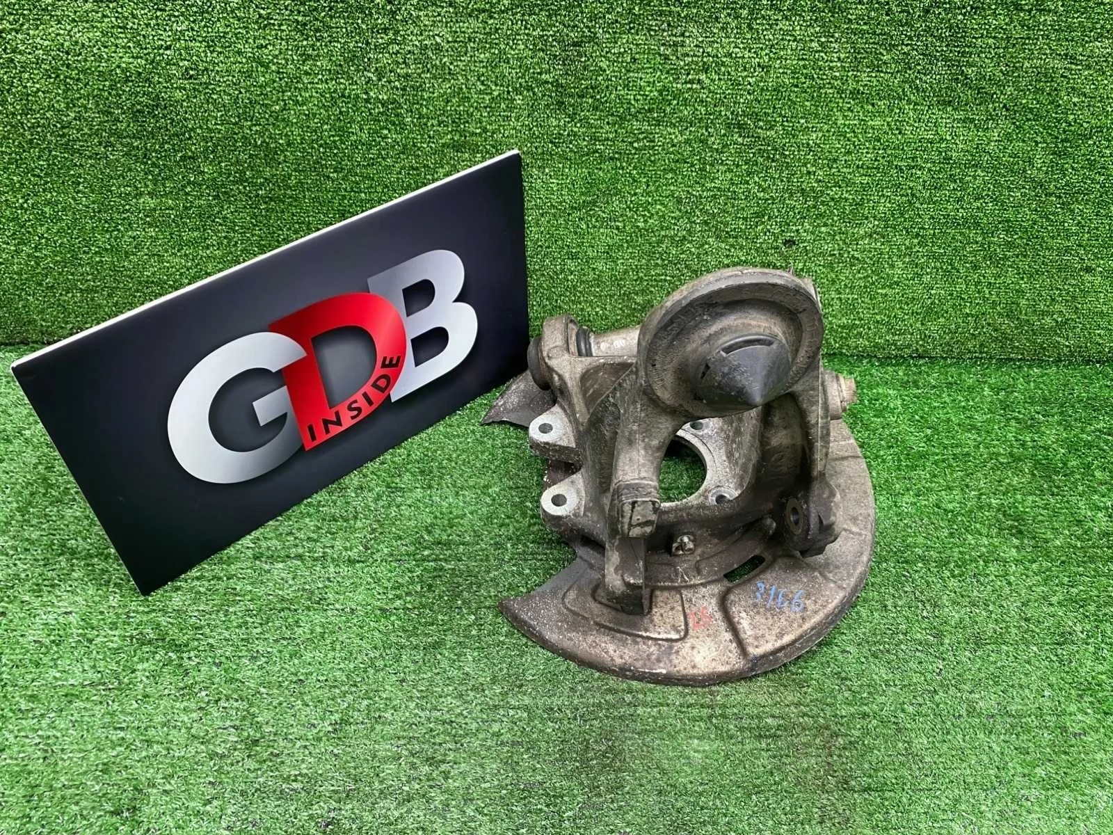 Кулак поворотный BMW X5 17.09.2012 33326879102 E70 N57D30A, задний правый