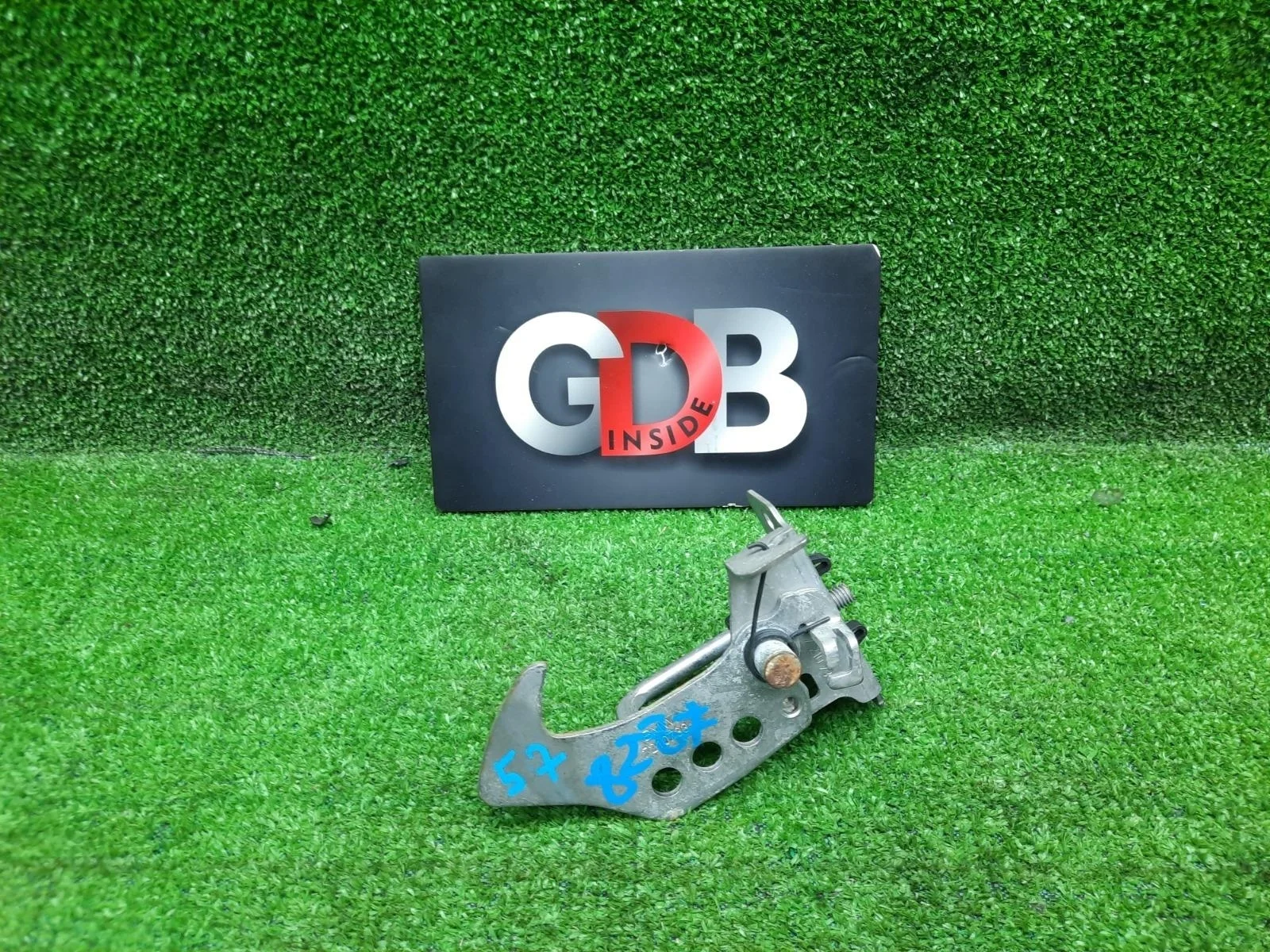 Крючок капота BMW X3 04.04.2012 51237210733 F25 N55B30A, передний правый