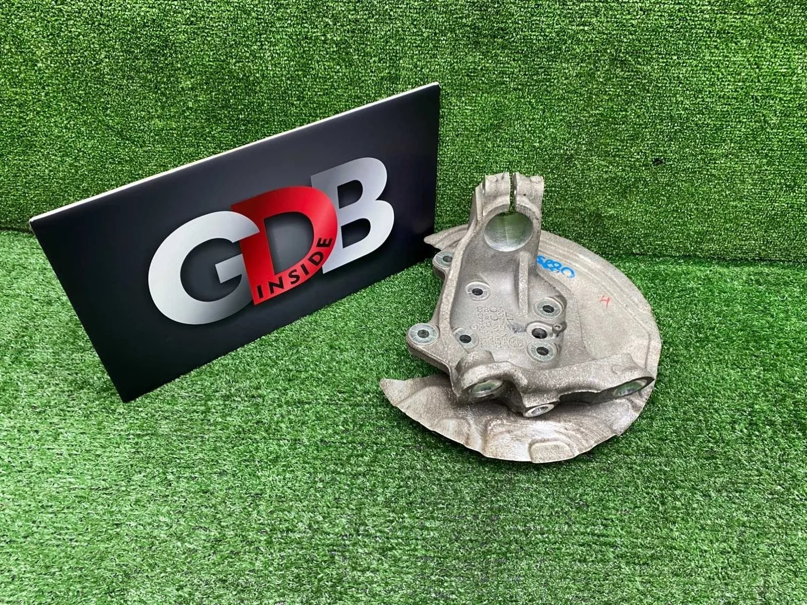 Кулак поворотный BMW 3 series 04.11.2009 31216793923 E90 N46B20B, передний левый