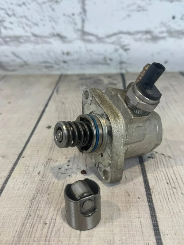 Насос топливный высокого давления тнвд Audi A3 2015 8V