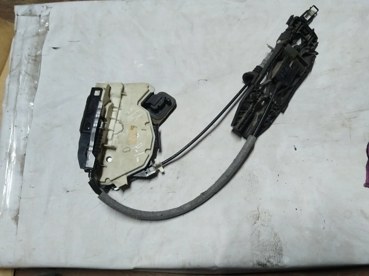 Замок двери Volkswagen Polo 2015 6RF839015, задний левый