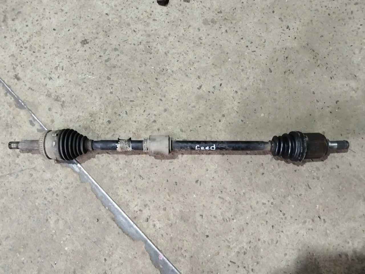 Привод колеса Kia Ceed 2012 495001H010, передний правый