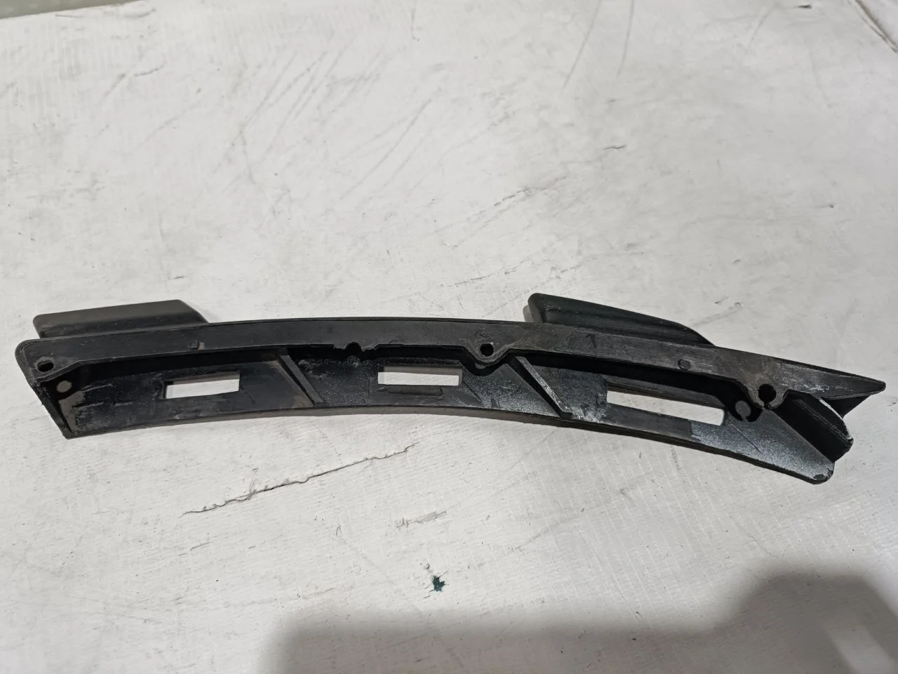 Кронштейн бампера Hyundai Solaris 2014 865841R000, передний правый