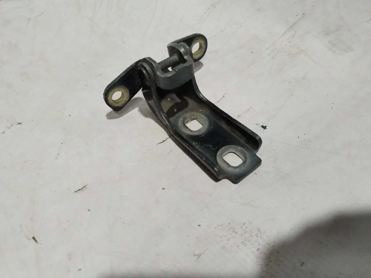 Петля двери Chevrolet Cruze 2016 13501712, передняя левая