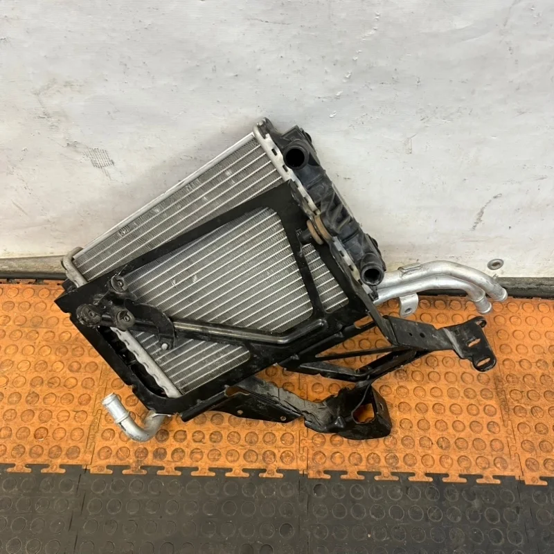 Дополнительный радиатор Audi S6 2013 C7