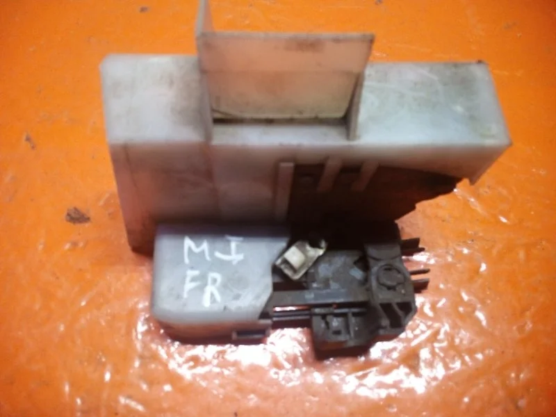 Замок двери RENAULT MEGANE 1997-2003 7701469181, передний правый