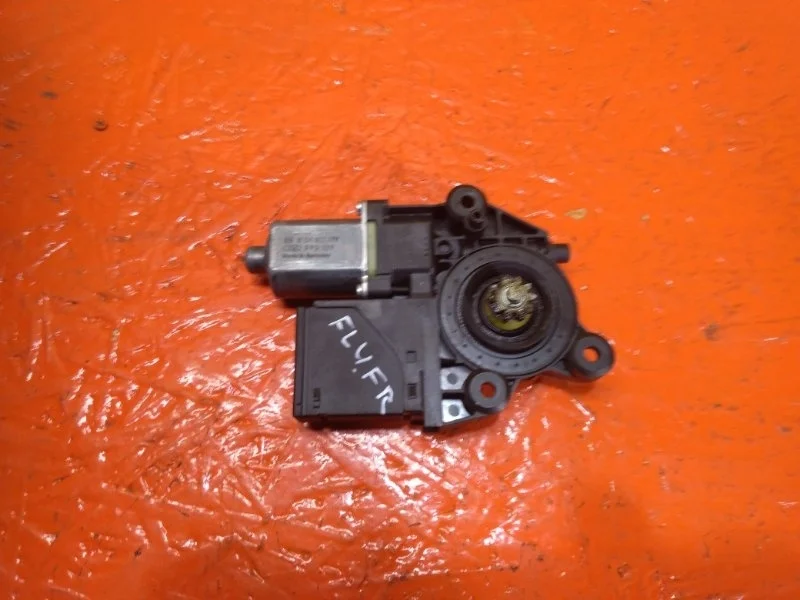 Моторчик стеклоподъемника RENAULT FLUENCE 2009-2013 807301111R L30R, передний правый